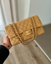 Load image into Gallery viewer, CHANEL MEDIUM CLASSIC FLAP