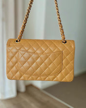 Load image into Gallery viewer, CHANEL MEDIUM CLASSIC FLAP